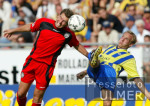 Fussball Bundesliga: Braunschweig - Reutlingen, Zweikampf