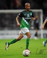 Fussball: 1. Bundesliga Saison 2010/2011: Bremen, WESLEY am Ball