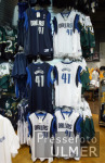 Basketball NBA  Mavericks  vs. Lakers; Fanshop Nowitzki Trikots