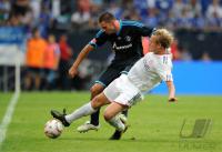 FUSSBALL: LIGA TOTAL CUP 2010 , Edu (li, Schalke) gegen Maximilian Haas (re, FCB)
