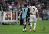 FUSSBALL International :  Cristiano RONALDO  und Torwart Iker  CASILLAS (Real Madrid)