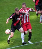 Fussball 1. Bundesliga : Lars Bender (li, Bayer 04 Leverkusen) gegen Bastian Schweinsteiger (re, FC Bayern Muenchen)