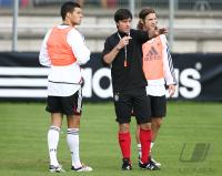 Fussball  Training der deutschen Nationalmannschaft vor dem EM Qualifikationsspiel gegen Irland.