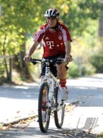 Fussball 1. Bundesliga: Die Mannschaft des FCB macht eine Fahrrad Tour mit dem Mountainbike