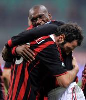 Fussball  SERIE A SAISON 2009/2010  Clarence Seedorf jubel mit Giuseppe Favalli (Milan)