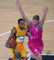 Basketball 1. Bundesliga 13/14:  Walter Tigers Tuebingen - Telekom Baskets Bonn