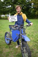 Mechatronik - Student Elias Pfeffer bewirb sich oeffentlich bei Tesla-Chef Elon Musk