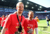 2. Fussball Bundesliga : AUGSBURG JUBEL NACH DEM AUFSTIEG IN DIE ERSTE 1. BL