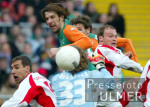Fussball 1. Bundesliga: Bremen - Koeln, Zweikampf