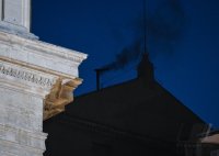 Papstwahl / Konklave: Erste Wahlgang war erfolglos, Schwarzer Rauch