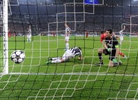FUSSBALL INTERNATIONAL CHL VIERTELFINALE 12/13: Juventus Turin - FC Bayern Muenchen