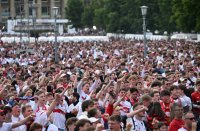 Fussball DFB Pokal Finale 24/25: Arminia Bielefeld - VfB Stuttgart, Public Viewing auf dem Schlossplatz