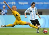 FUSSBALL  Olympia 2008  Peking  Vorrunde Argentinien - Australien