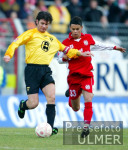 Fussball 2. Bundesliga: Mainz - Aachen, Zweikampf