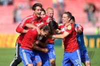 FUSSBALL, DFB Pokal 1. Hauptrunde:  JUBEL Korbinian Mueller , Mijo Tunjic , Jonas Hummels , Lennart Hasenbeck (v. li., Unterhaching)