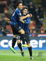 FUSSBALL SERIE A:  Yuto Nagatomo auf Marco Davide Faraoni (v. li., Inter Mailand)