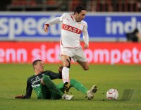 Fussball 1. Bundesliga  Saison 2010/2011: Sandro Wagner (li, SV Werder Bremen) gegen Cristian Molinaro (re, VfB Stuttgart)