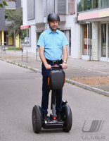Oberbuergermeister Boris Palmer (Die Gruenen) testet ein Segway der Firma BLUEmobility