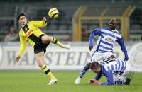 Fussball 1. Bundesliga: Dortmund - Duisburg, Zweikampf