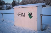 Fussball Bezirksliga Zollern 23/24: Schneebedeckter Platz beim SV Gruen - Weiss Stetten