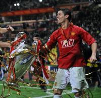 Fussball CHL  FINALE 2008 RONALDO (ManU) mit CHL Pokal