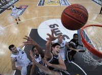 Basketball  1. Bundesliga  10/11  Walter Tigers Tuebingen - Mitteldeutschen Basketball Club