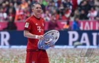 Fussball, 1. Bundesliga  Saison 13/14: Jubel FC Bayern Muenchen mit Schale