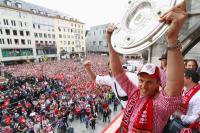 Fussball 1. Bundesliga :  JUBEL Torwart Hans Joerg Butt  (FC Bayern Muenchen)