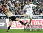 Fussball 1. Bundesliga: Gladbach - Bayern, Zweikampf