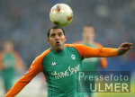 Fussball 1. Bundesliga: Schalke - Bremen, AILTON am Ball