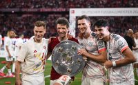 Fussball 1. Bundesliga 24/25: FC Bayern Muenchen feiert die 34. Deutschen Meisterschaft