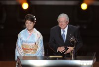 Fussball International  FIFA Ballon d Or 2011:  Junji Ogura (Verbandspraesident Japan) und Homare Sawa (Japan)