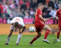 Fussball 1. Bundesliga, Saison 2011/2012:  Jubel nach dem Tor zum 1:0 Mario Gomez, Bastian Schweinsteiger (v. li., FC Bayern Muenchen)