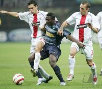 Fussball CHL Mailand-Rangers; Zweikampf