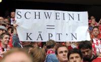Fussball 1. Bundesliga, Saison 2011/2012:  Fans von Bastian Schweinsteiger (FC Bayern Muenchen) mit einem Plakat Schweini ist gleich Kaeptn