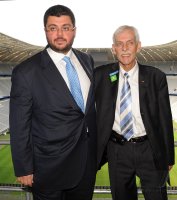 2. Fussball Bundesliga: (v. li.) Investor Hasan Ismaik , Dieter Schneider (1860 Praesident)