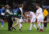 FUSSBALL  International CHL 09/10: JUBEL Mark van Bommel, Thomas Mueller (v. li., FCB)