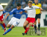 Fussball UI-Cup: Schalke - Pasching, Zweikampf