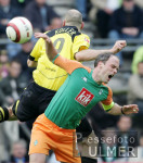 Fussball 1. Bundesliga: Dortmund - Bremen, Zweikampf