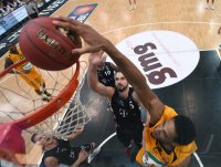 Basketball 1. Bundesliga 14/15 Hauptrunde:  Walter Tigers Tuebingen - Telekom Baskets Bonn