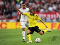 Fussball 1. Bundesliga : Timo Gebhart (li, VfB Stuttgart) gegen Marcel Schmelzer (re, Borussia Dortmund)