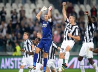 FUSSBALL SERIE A:  Jubel mit Torwart Buffon Gianluigi und Leonardo Bonucci (v. li., Juventus Turin)