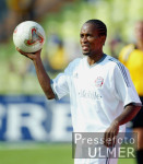 Fussball 1. Bundesliga Ze Roberto (FCB) beim Einwurf