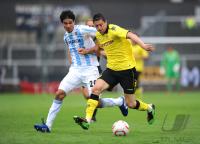 1. Fussball Bundesliga: Christopher Schindler  (li, 1860 Muenchen) gegen Robert Lewandowski (re, BVB)