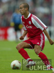 FUSSBALL  FC Bayern Muenchen Scholl  (FCB) am Ball