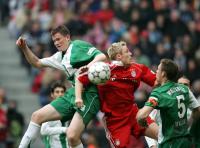 Fussball 1. BL Bayern-Wolfsburg; Zweikampf