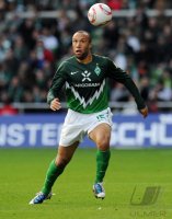 Fussball: 1. Bundesliga Saison 2010/2011: Bremen, SILVESTRE am Ball