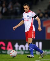 Fussball: 1. Bundesliga Saison 2010/2011: Hamburger SV, WESTERMANN  am Ball