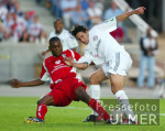 Fussball DFB-POKAL: BAYERN - LAUTERN, Zweikampf