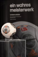 Fussball 1. Bundesliga  Saison  2013/2014:  Praesentation Adidas Ball Torfabrik 4